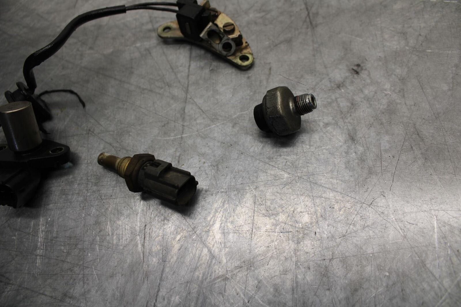 04-05 SUZUKI GSXR600 CRANKSHAFT POSTION PICK UP SENSOR ENGINE  BB329