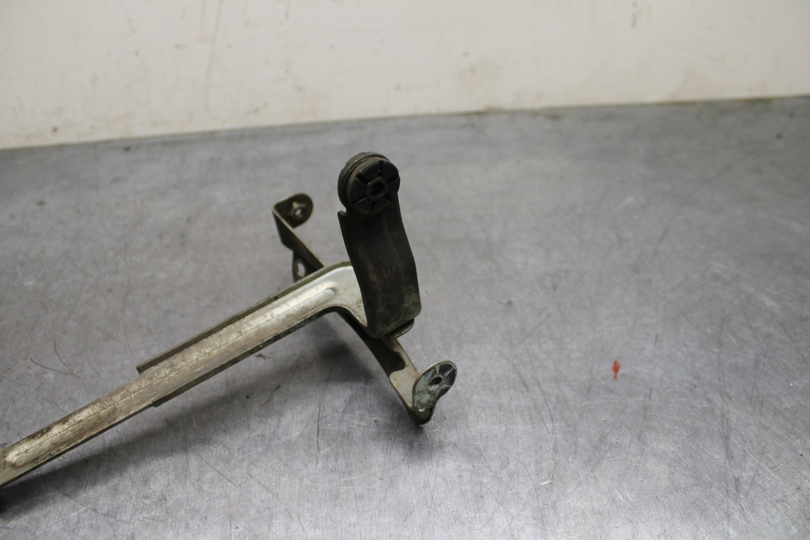 09-11 SUZUKI GSXR1000 OIL COOLER MOUNTING BRACKET MOUNT SUPPORT BB125