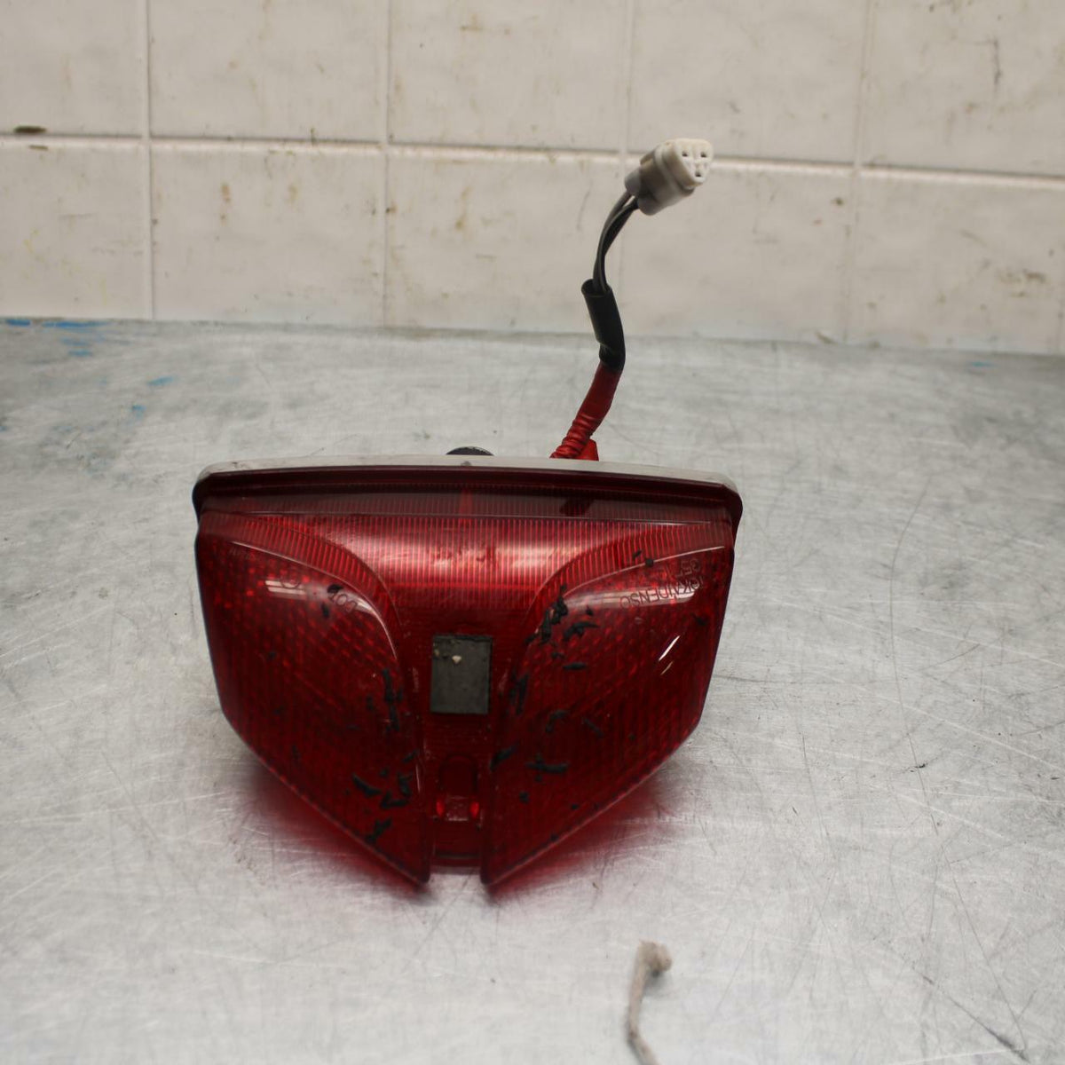 11-22 SUZUKI GSXR600 REAR TAIL TAILLIGHT BACK BRAKE LIGHT BB422