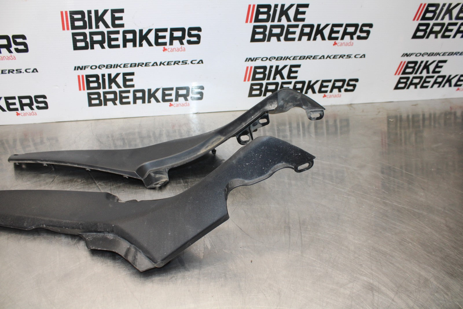 22-25 YAMAHA YZF R7 RIGHT LEFT FRONT SIDE SEAT PANELS TRIMS COWLS FAIRINGS BB182