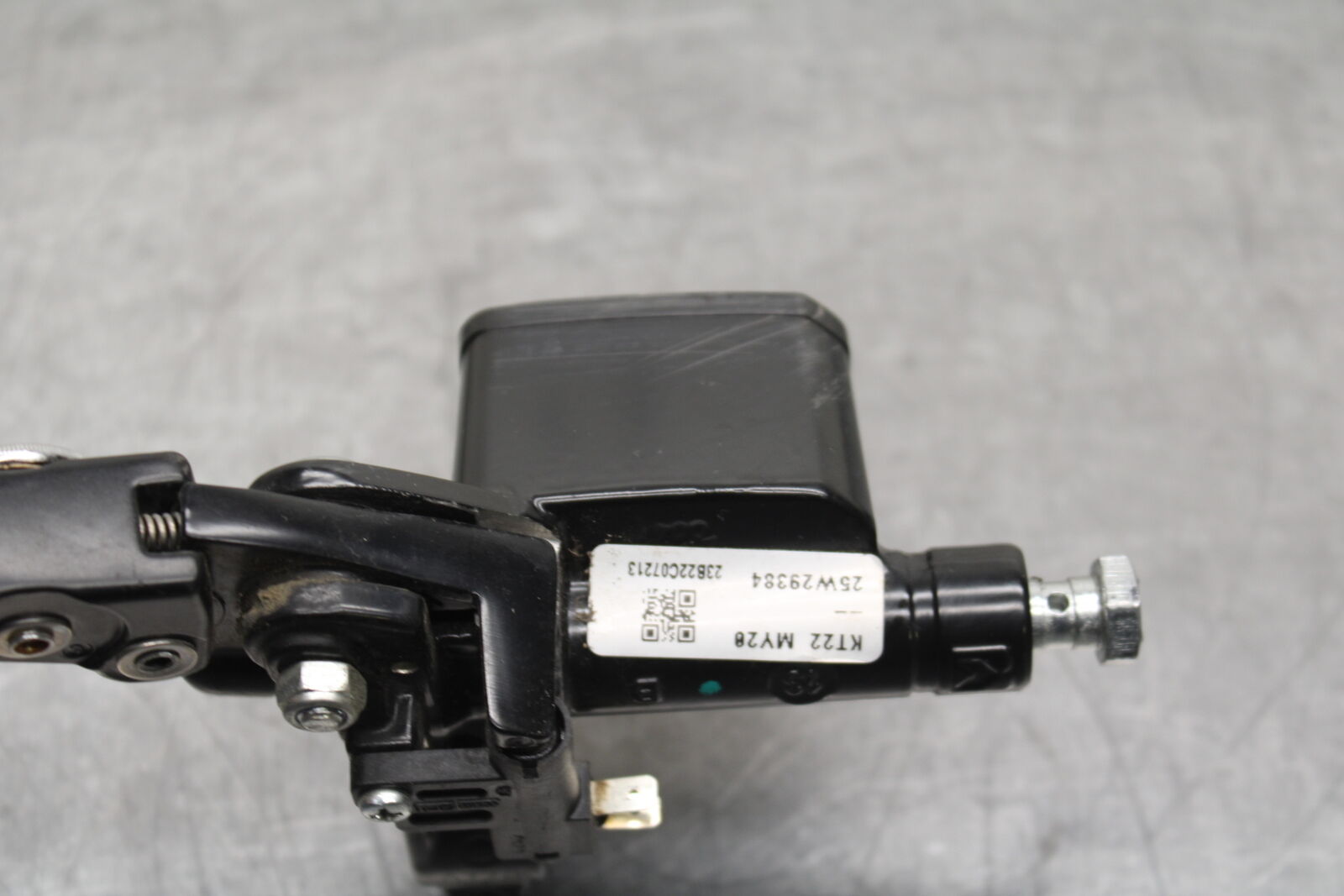 17-24 KTM 390 DUKE FRONT BRAKE MASTER CYLINDER w/ LEVER BB734