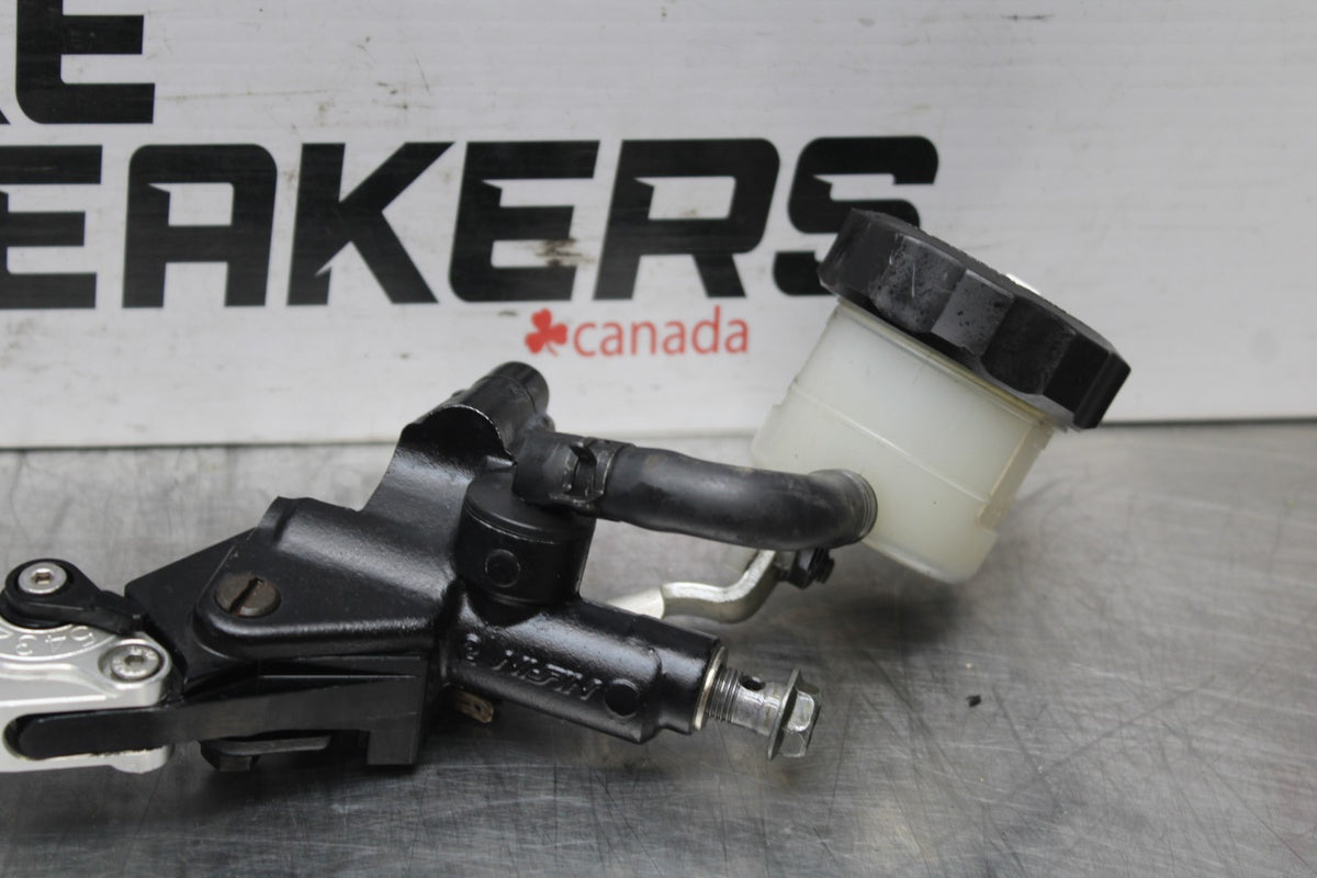 00 SUZUKI GSXR750 FRONT BRAKE MASTER CYLINDER w/ LEVER BB820