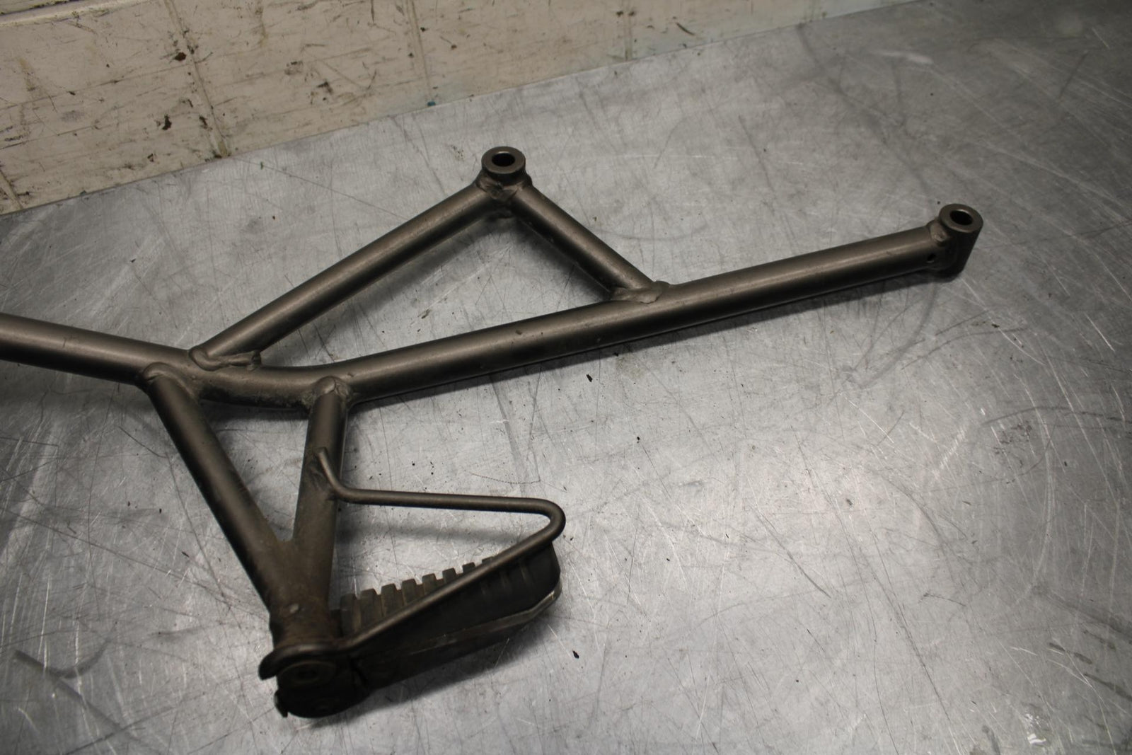 11-14 KAWASAKI VERSYS 650 LE 650C RIGHT REAR BACK PASSENGER PEG BB498