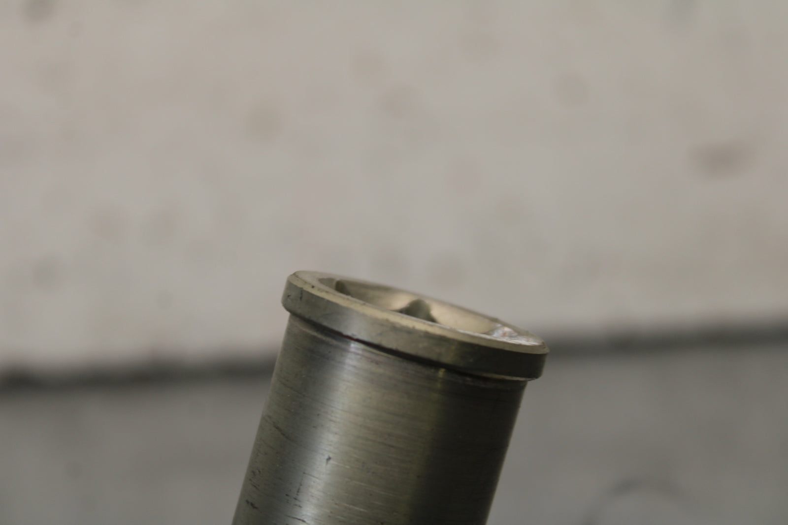 16 KAWASAKI NINJA ZX10R FRONT WHEEL RIM AXLE PIVOT BOLT 41068-0594 BB650