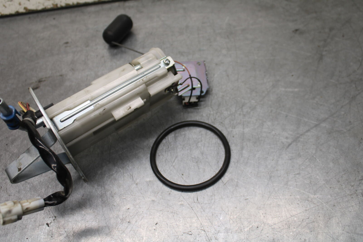 08-09 SUZUKI GSXR600 FUEL PUMP GAS PETROL SENDER UNIT BB728