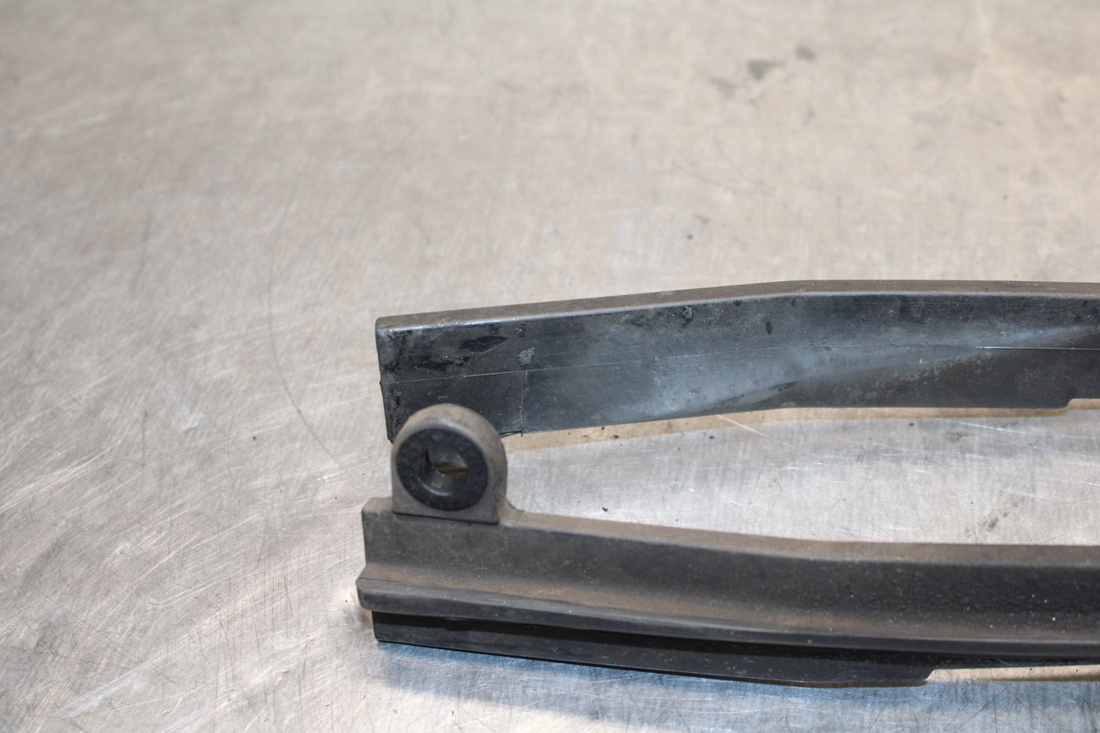 08-10 SUZUKI GSXR 600 SWINGARM CHAIN BUFFER SLIDER GUIDE BB130