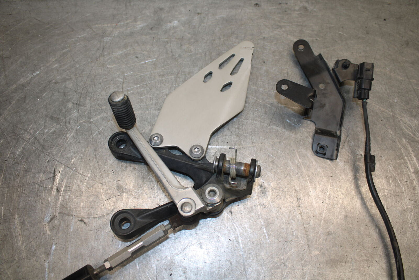 19-23 KAWASAKI NINJA ZX6R LEFT REARSET REAR SET FOOT PEG W SHIFTER BB701