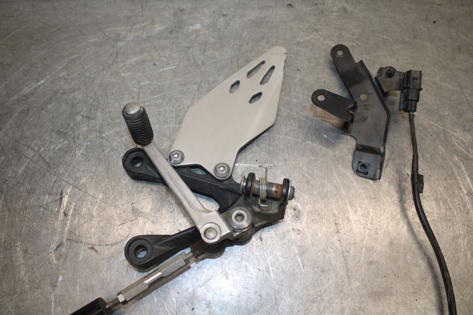 19-23 KAWASAKI NINJA ZX6R LEFT REARSET REAR SET FOOT PEG W SHIFTER BB701