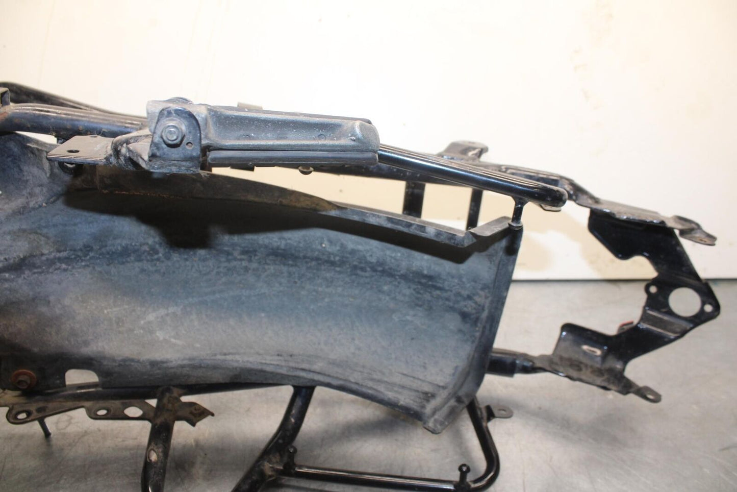 1988 Yamaha FZ600 REAR SUBFRAME BACK SUB FRAME BB601