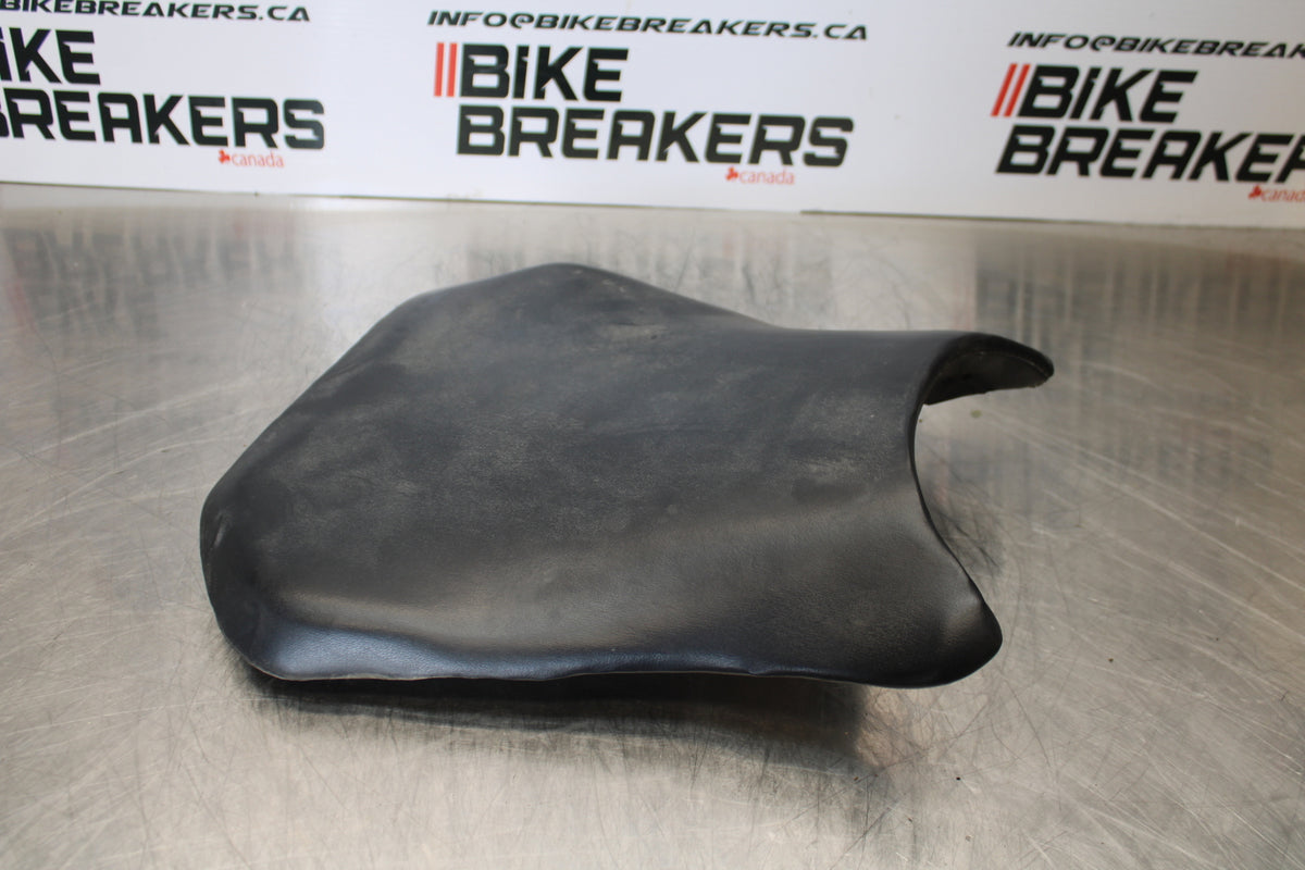 05-06 HONDA CBR600RR FRONT DRIVERS SEAT PAD SADDLE PILLION BB159