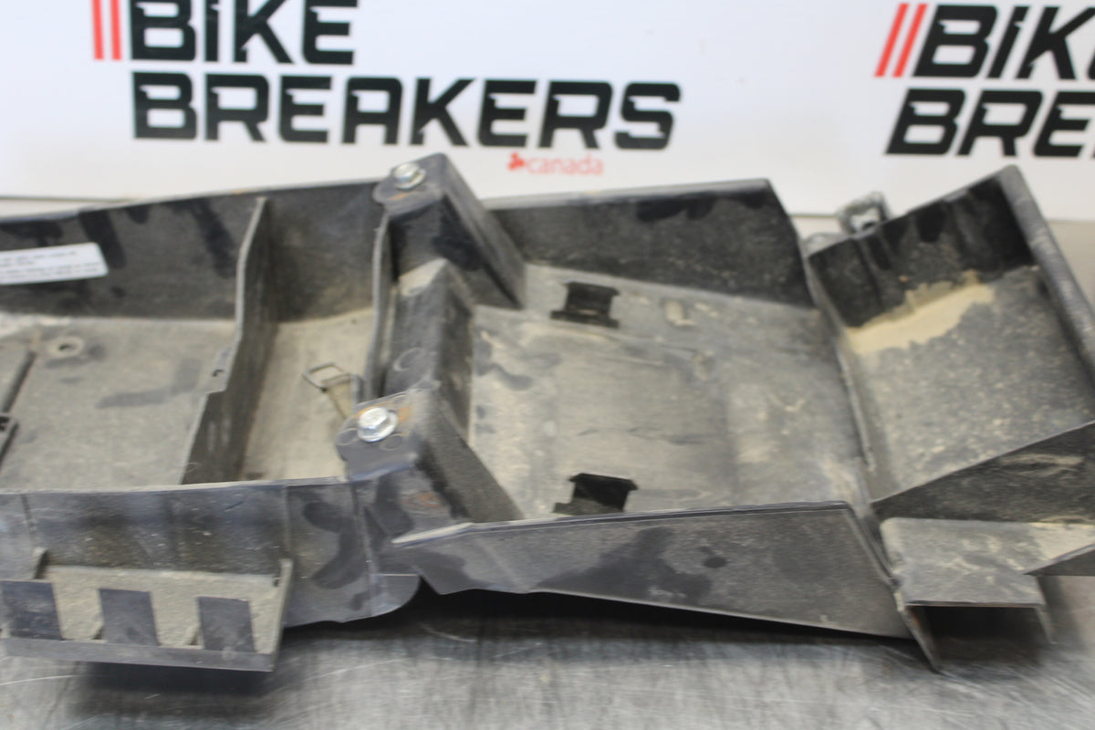 03-06 KAWASAKI Z1000 REAR BACK TAIL UNDERTAIL BATTERY TRAY PLASTIC BB164