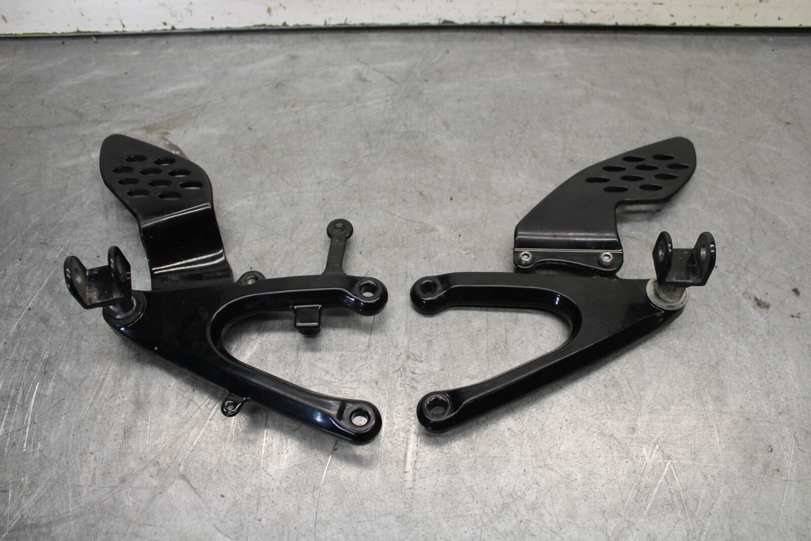 04-06 YAMAHA YZF R1 BLACK POWDER COATED LEFT RIGHT REARSET REAR SET BB659 