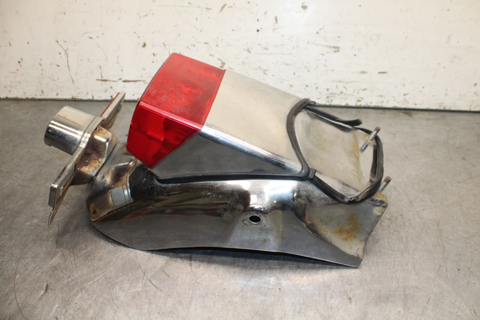 82-83 HONDA V45 MAGNA REAR BACK WHEEL FENDER MUD GUARD BB107