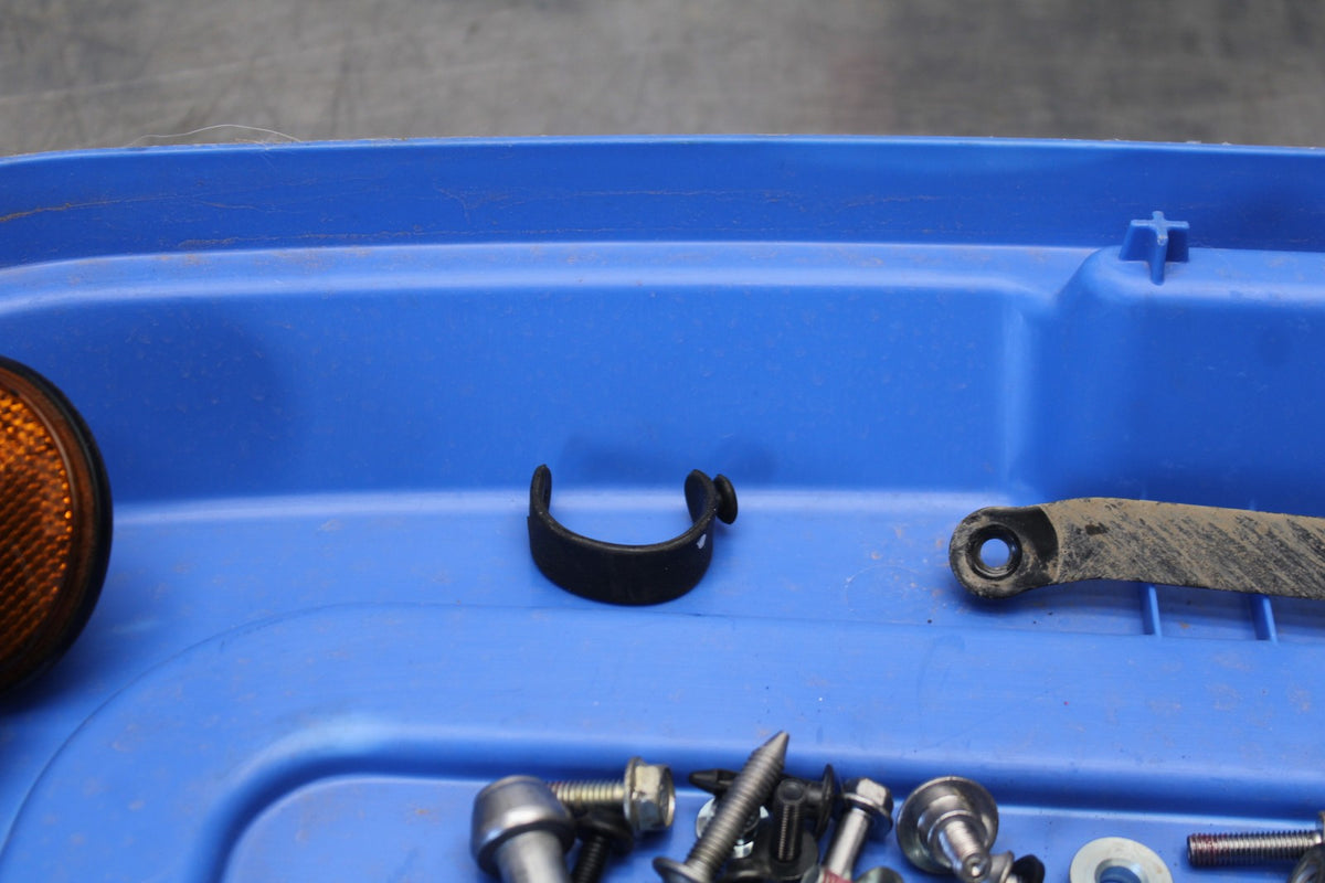25 KAWASAKI Z900 MOUNTING BOLTS HARDWARE SCREWS BB928