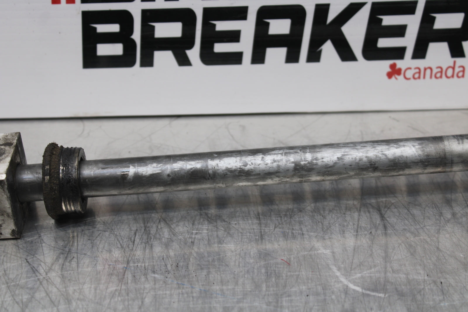 04-05 KAWASAKI NINJA ZX10R REAR AXLE BACK WHEEL RIM PIVOT BOLT AXEL BB163