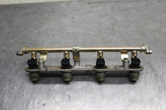 03-04 HONDA CBR600RR SECONDARY FUEL INJECTORS TOP AIRBOX GAS RAIL BB127