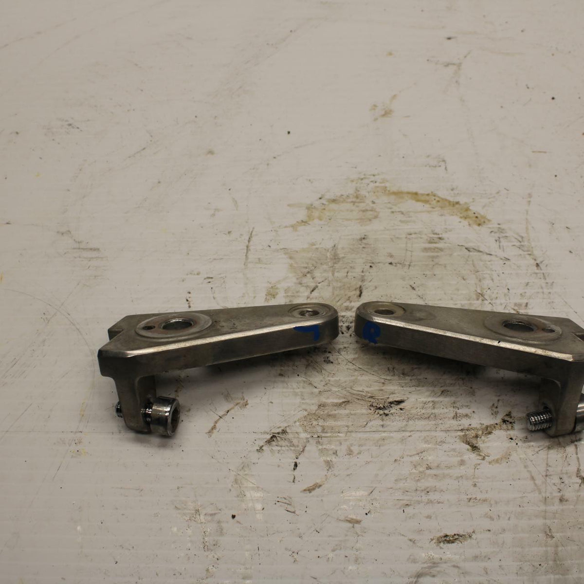 84-85 HONDA V30 MAGNA FRONT HEAD LIGHT HEADLIGHT LAMP BRACKET MOUNT BB251