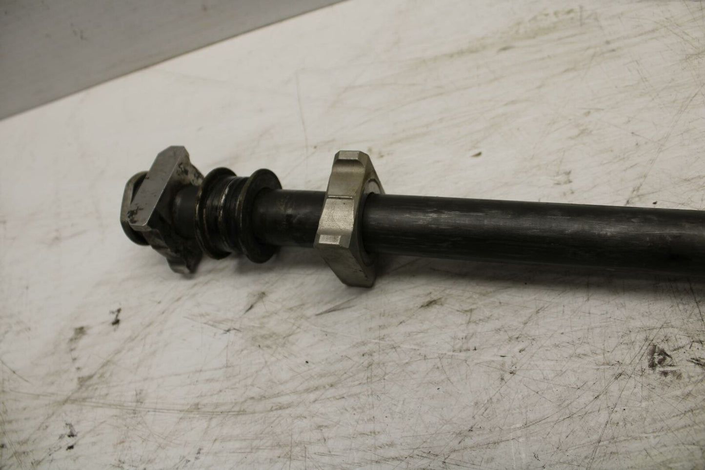 05-06 HONDA CBR600RR REAR AXLE BACK WHEEL PIVOT BOLT AXEL 42301-MEE-D00 BB307