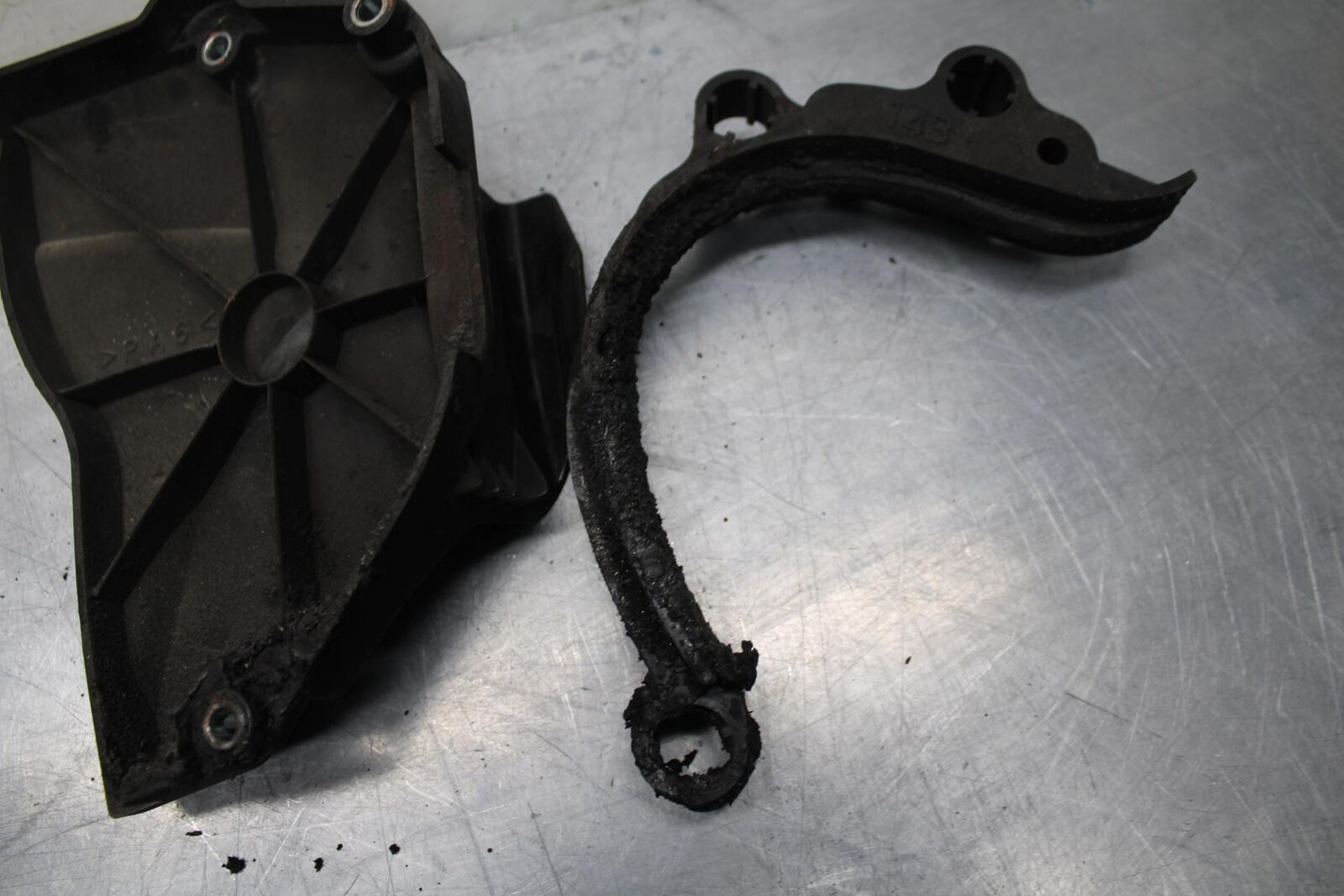 09-14 YAMAHA YZF R1 ENGINE SPROCKET COVER 14B-15377-00-00 14B-15418-00-00 BB471