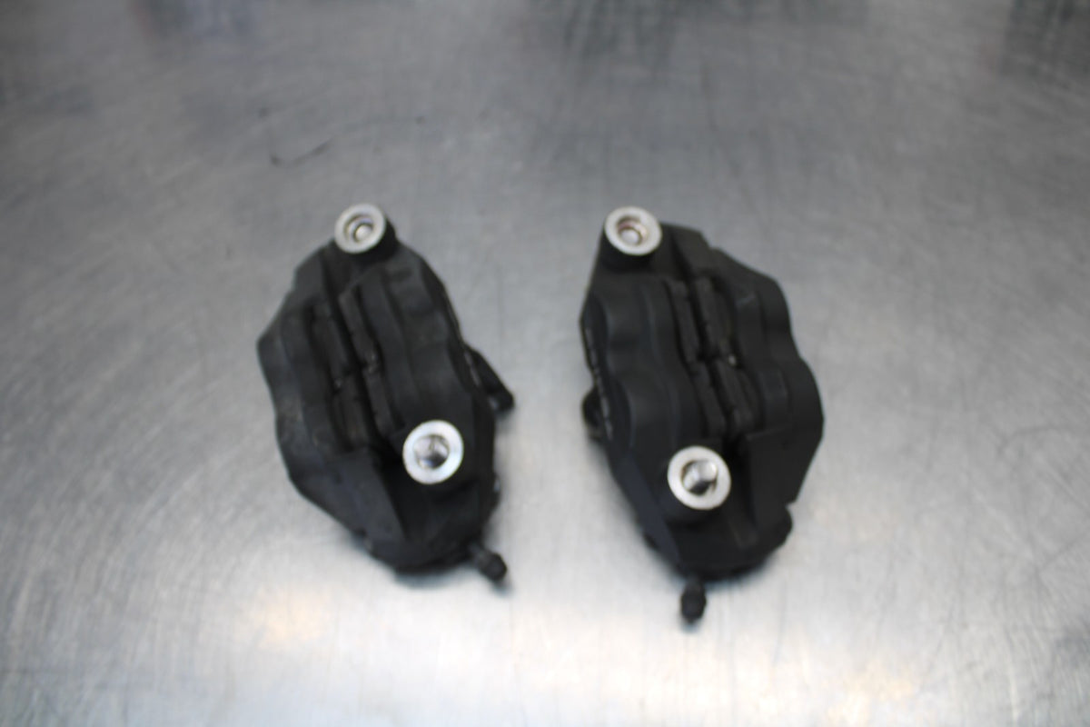 07 SUZUKI GSXR1000 RIGHT LEFT FRONT BRAKE CALIPER SET PAIR CALIPERS BB770