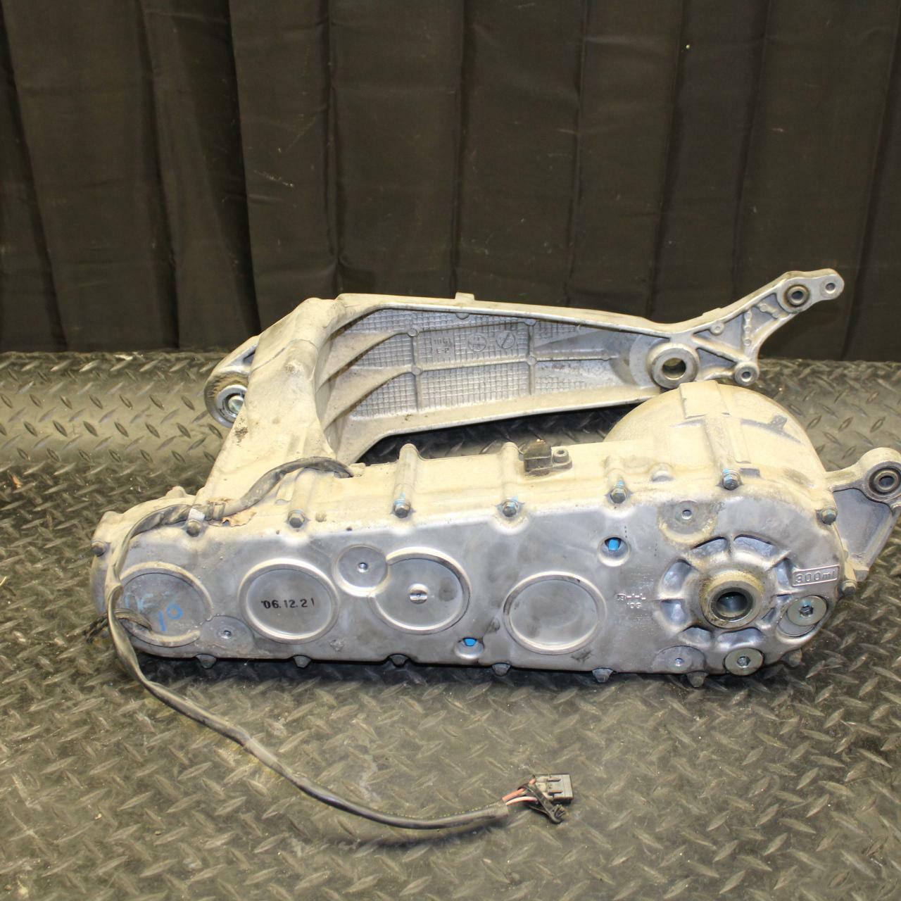 07 SUZUKI BURGMAN 650 REAR SWINGARM BACK SUSPENSION SWING ARM W GEARCASE BB183