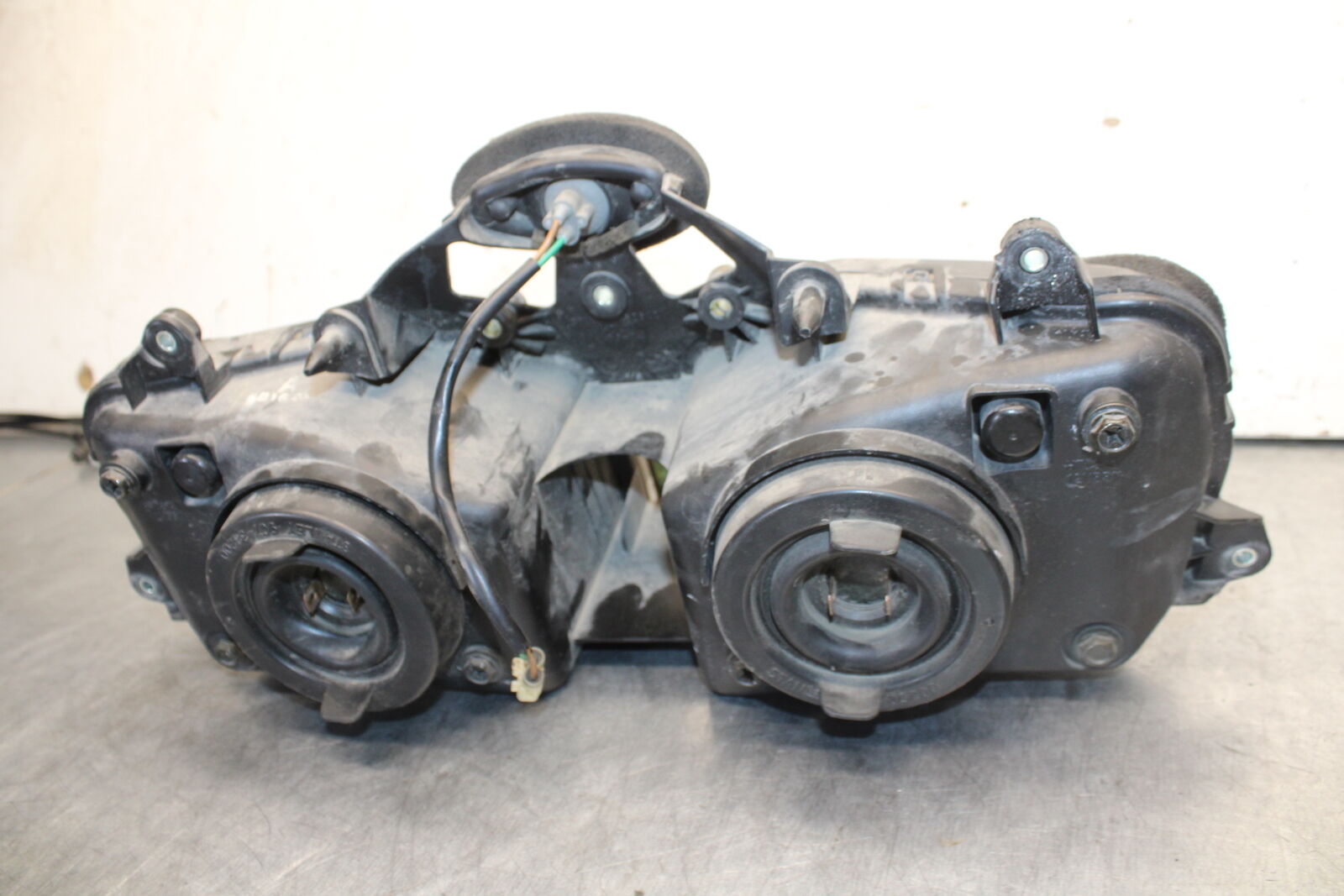 05-06 HONDA CBR600RR FRONT HEADLIGHT HEAD LIGHT LAMP  BB655
