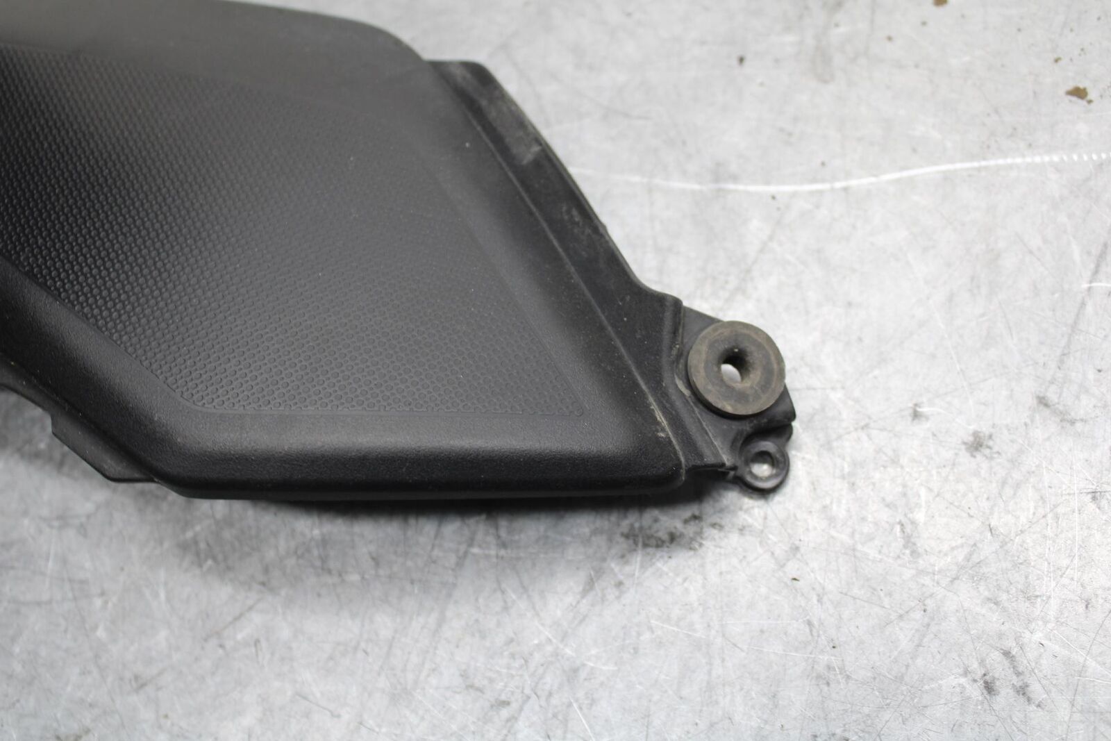 17 KAWASAKI Z900 ZR900 RIGHT LEFT SIDE SEAT PANELS TRIMS COWLS FAIRINGS BB549
