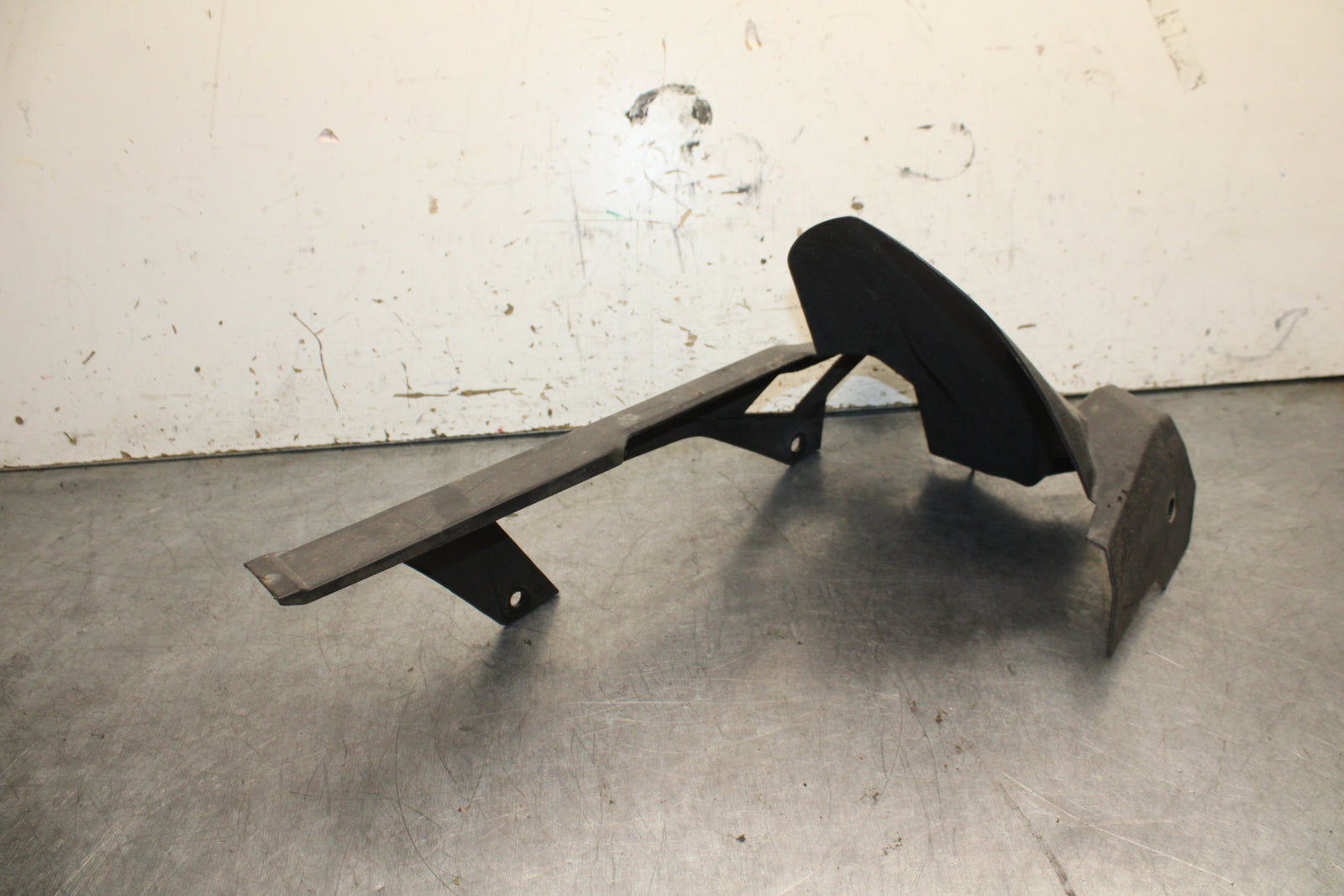 19-22 KAWASAKI Z400 REAR BACK DRIVE CHAIN GUARD COVER SHIELD BB738