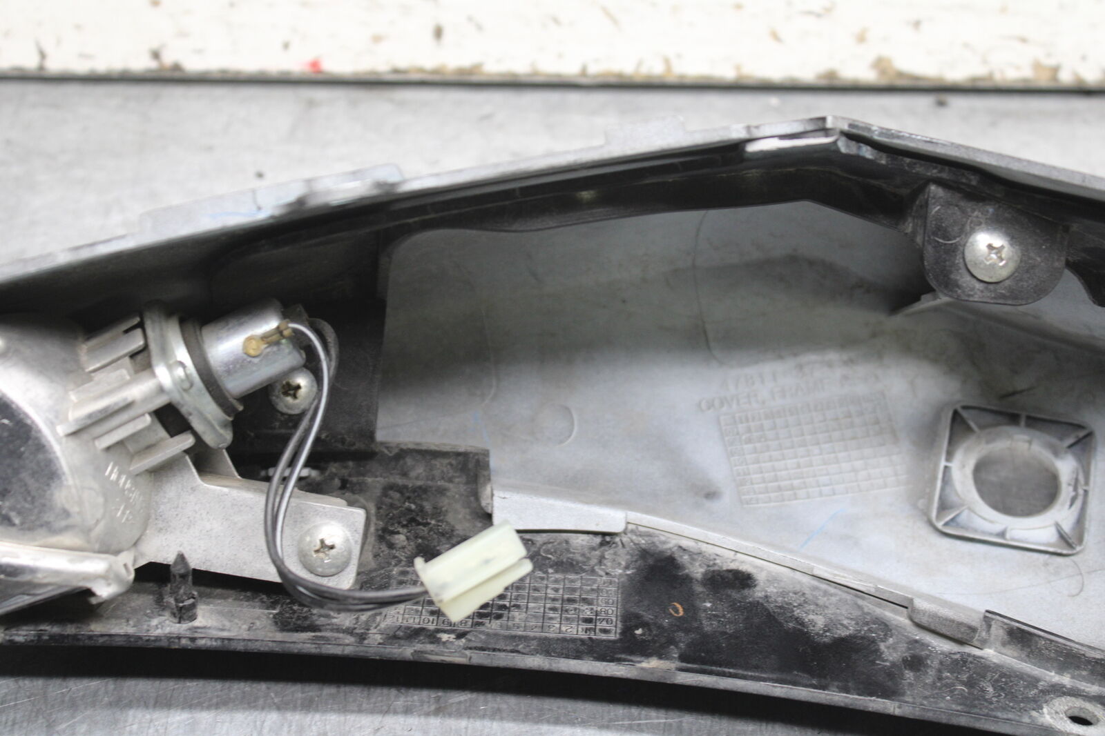08-09 SUZUKI GSXR600 LEFT REAR BACK TAIL FAIRING COWL SHROUD BB728