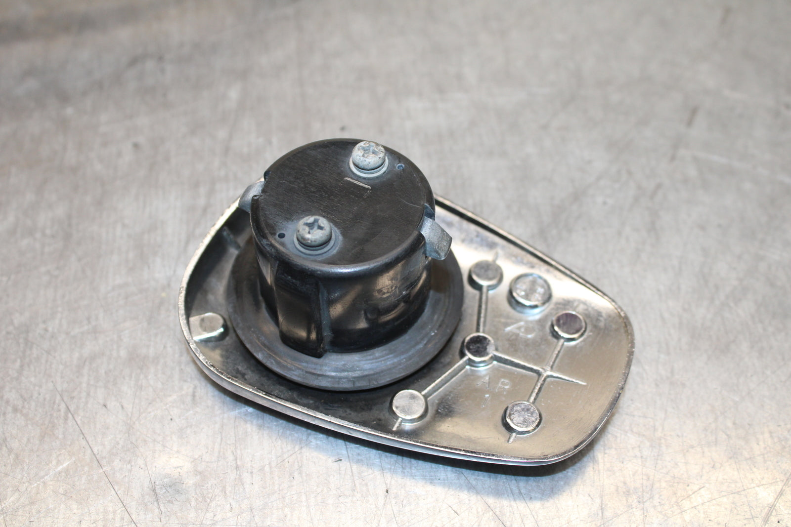 87-03 SUZUKI INTRUDER 1400 VS1400GLP IGNITION LOCK W KEY & GAS CAP BB752