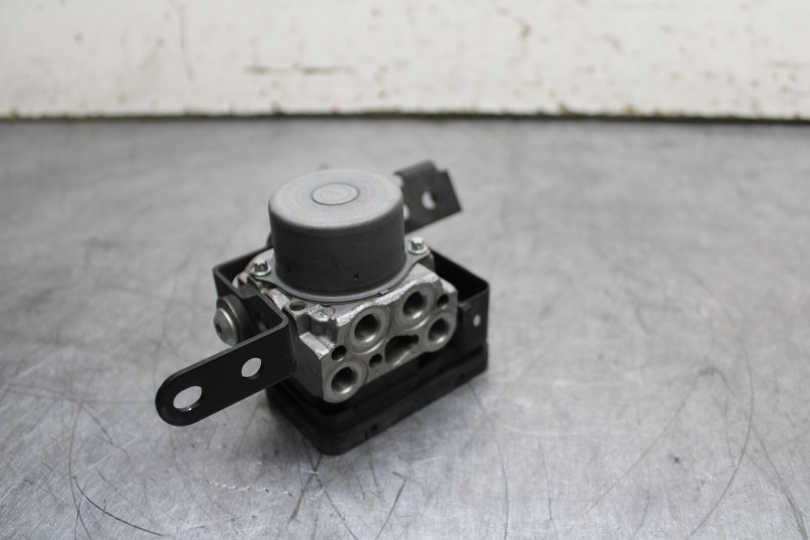 19-22 KAWASAKI Z400 ABS PUMP UNIT MODULE BB738