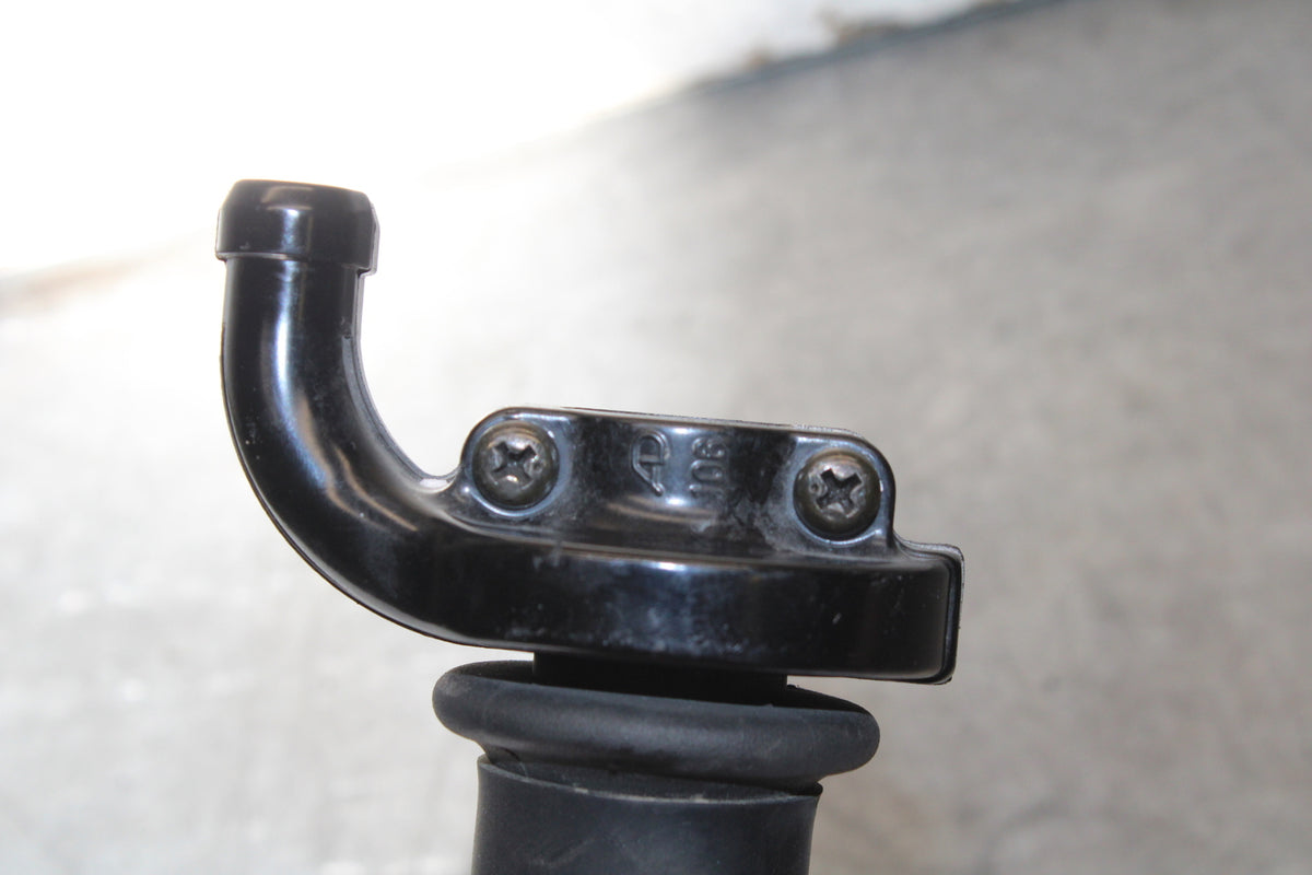 07-08 TRIUMPH DAYTONA 675 THROTTLE CABLE LINE HOUSING GUIDE BB685