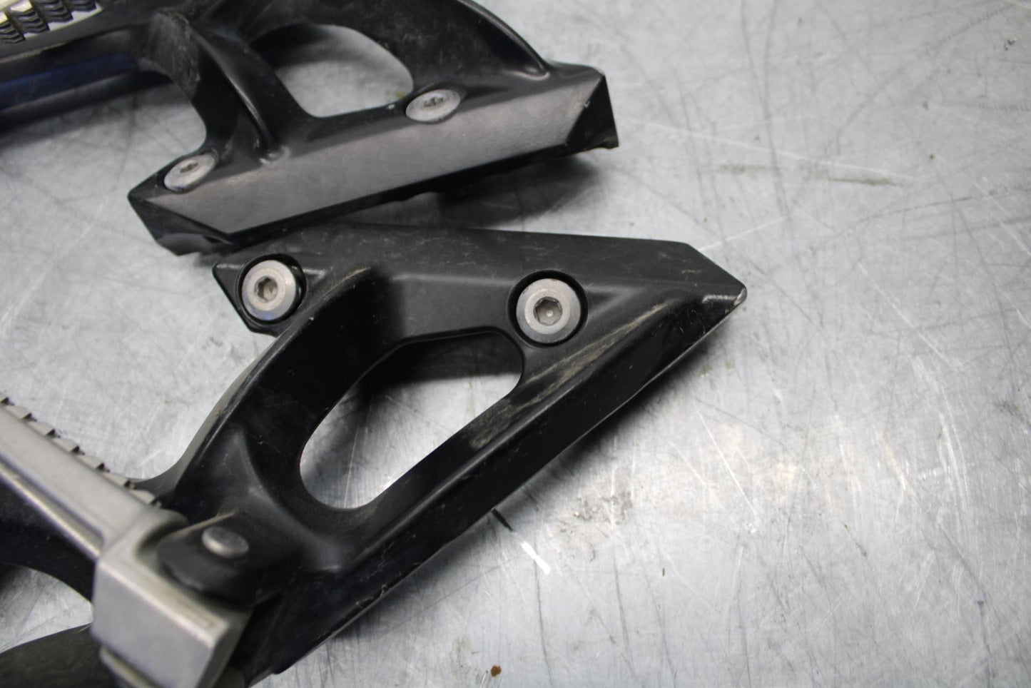 07-08 KAWASAKI CONCOURS 1400 ABS REAR BACK PASSENGER PEG SET PAIR BB449