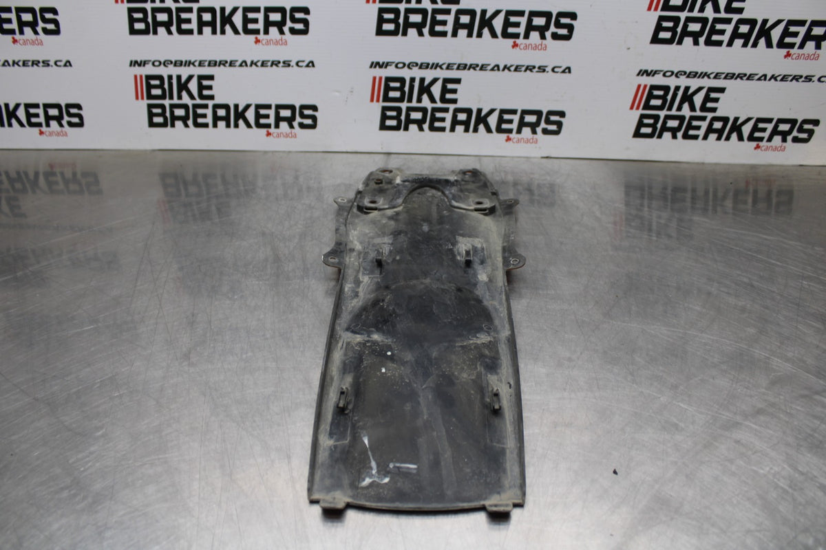 06-07 SUZUKI GSXR 600 REAR BACK TAIL UNDERTAIL FAIRING COWL FENDER BB178