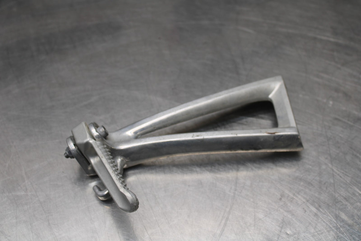 03-05 YAMAHA YZF R6  LEFT REAR BACK PASSENGER PEG BB793