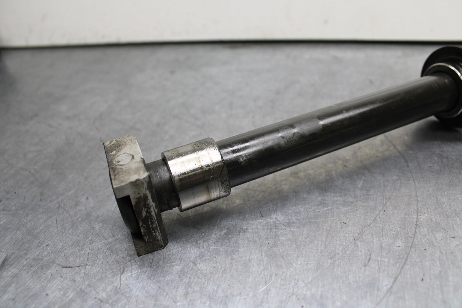 03-05 YAMAHA YZF R6  REAR AXLE BACK WHEEL RIM PIVOT BOLT AXEL BB751