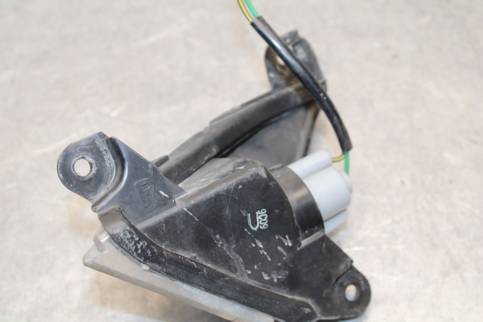 09-12 KAWASAKI NINJA ZX6R ZX600R RIGHT FRONT TURN SIGNAL LIGHT INDICATOR BB656