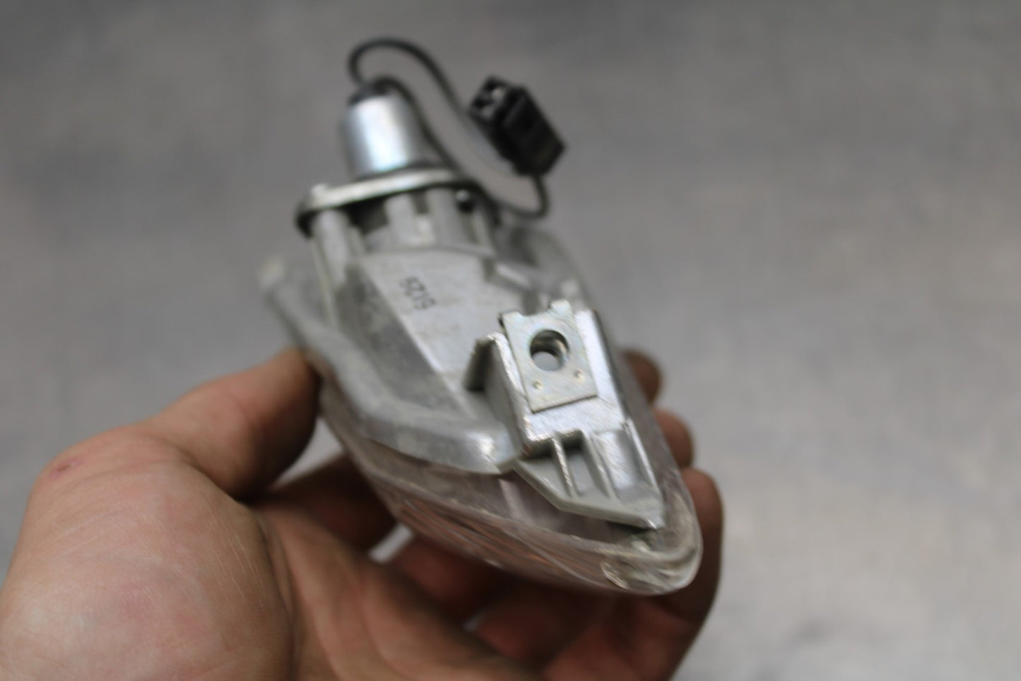11-22 SUZUKI GSXR 600  RIGHT REAR BACK TURN SIGNAL LIGHT INDICATOR BB193