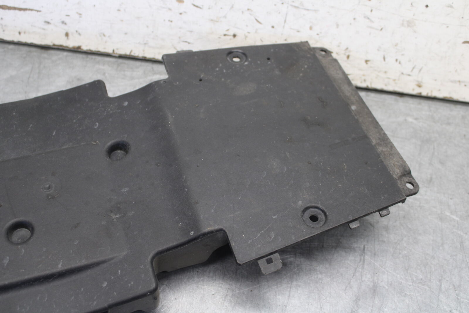 09-12 KAWASAKI NINJA ZX6R REAR BACK TAIL UNDERTAIL BATTERY TRAY PLASTIC BB698