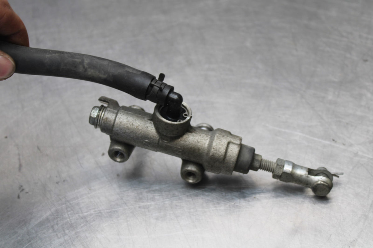 09 KAWASAKI CONCOURS 14 ZG1400B REAR BACK BRAKE MASTER CYLINDER RESERVOIR BB875