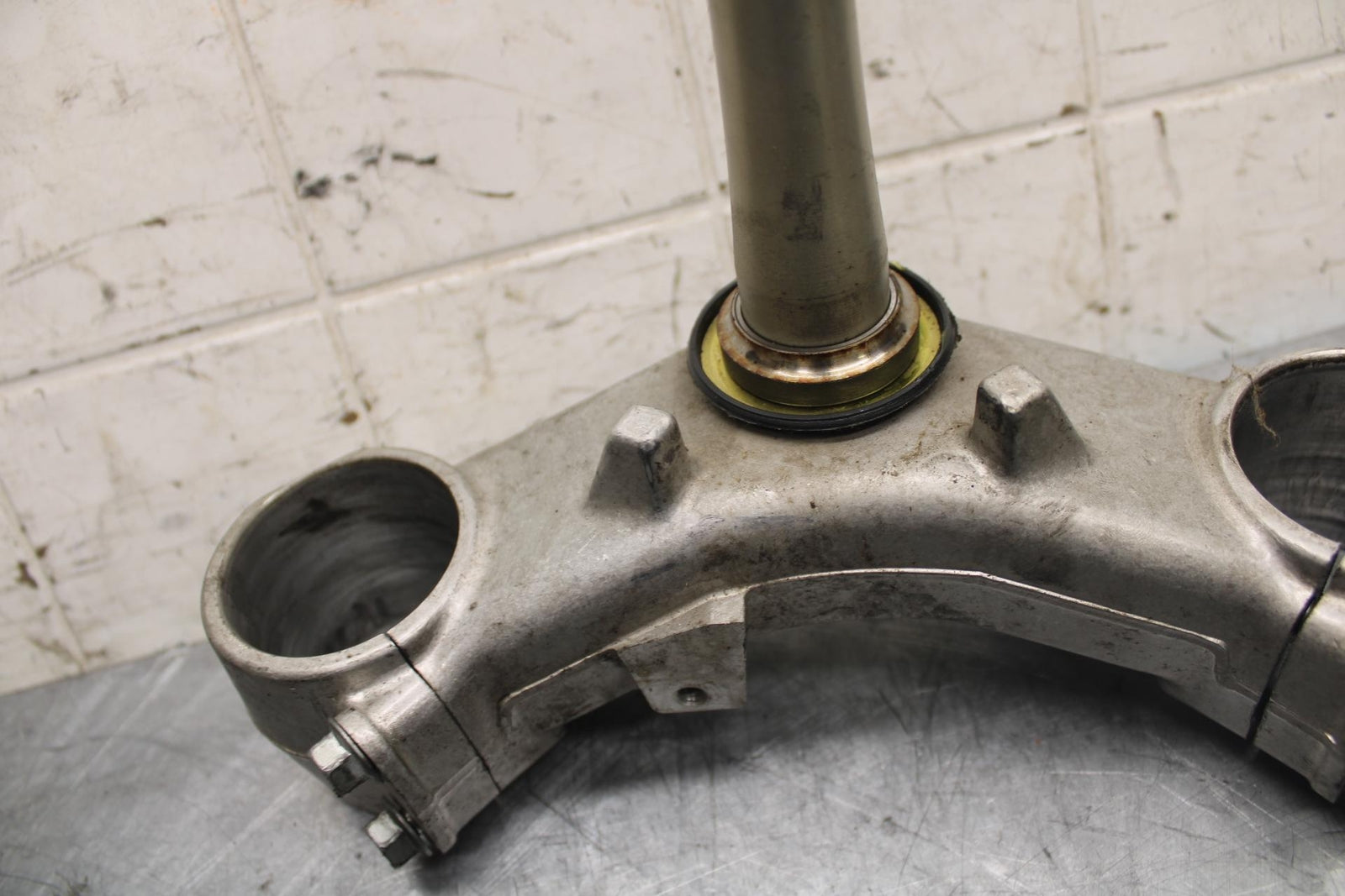 1998 Suzuki TL1000S FRONT FORKS CLAMP LOWER TRIPLE TREE STEM BB508