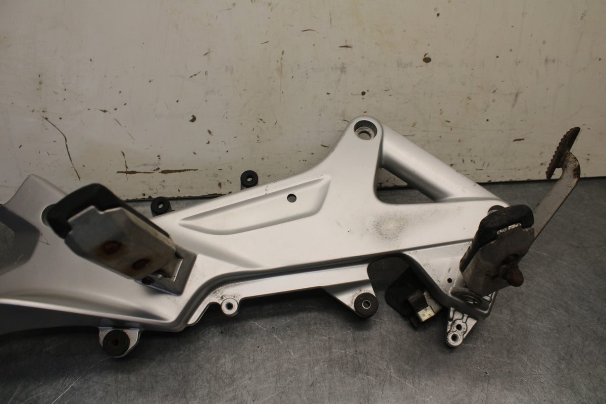 04-12 HONDA ST1300A RIGHT FRONT FOOT REST PEG STEP MOUNT BRACKET BB669