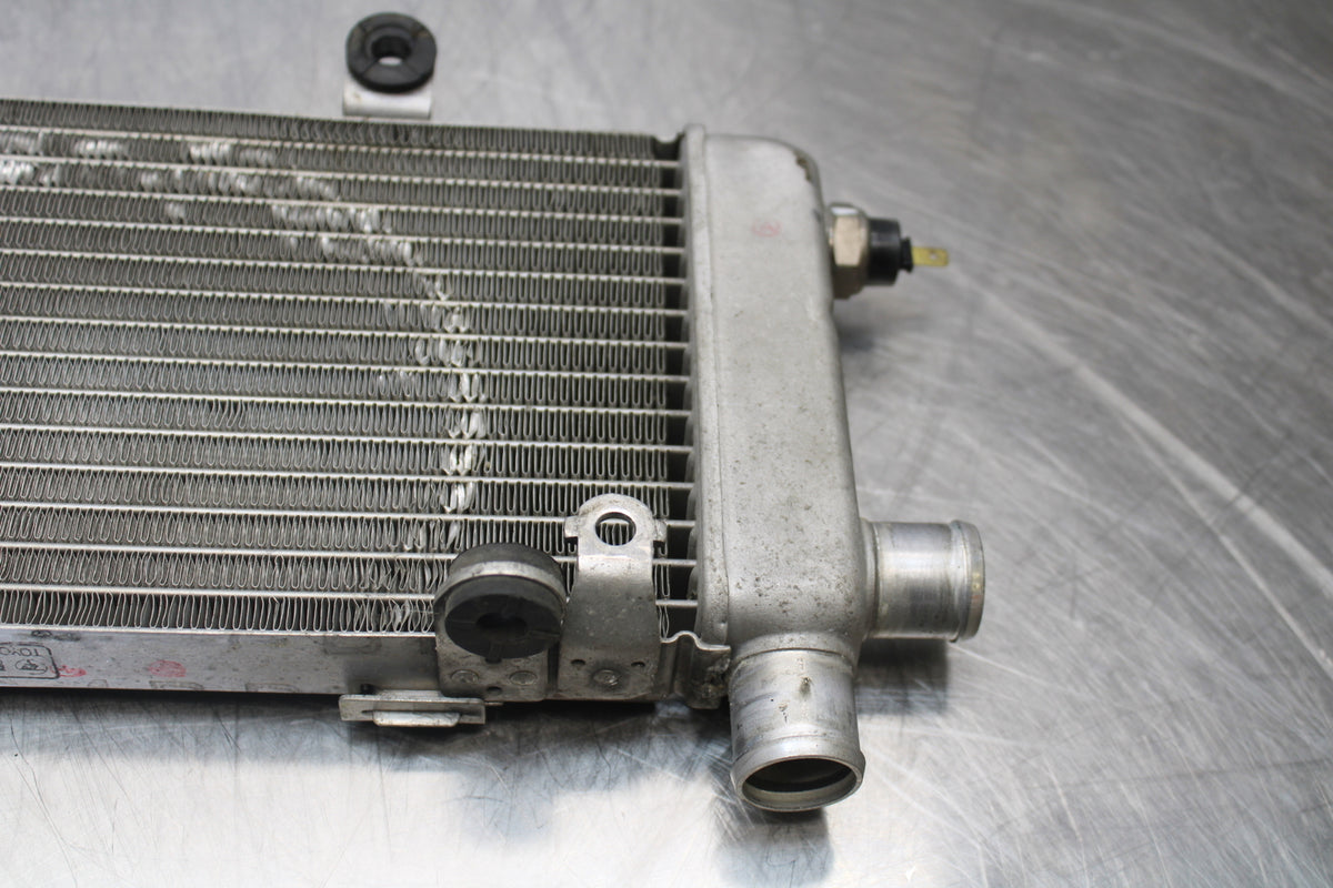 98-05 HONDA SUPER HAWK 1000 VTR1000F RIGHT ENGINE RADIATOR MOTOR COOLER BB152
