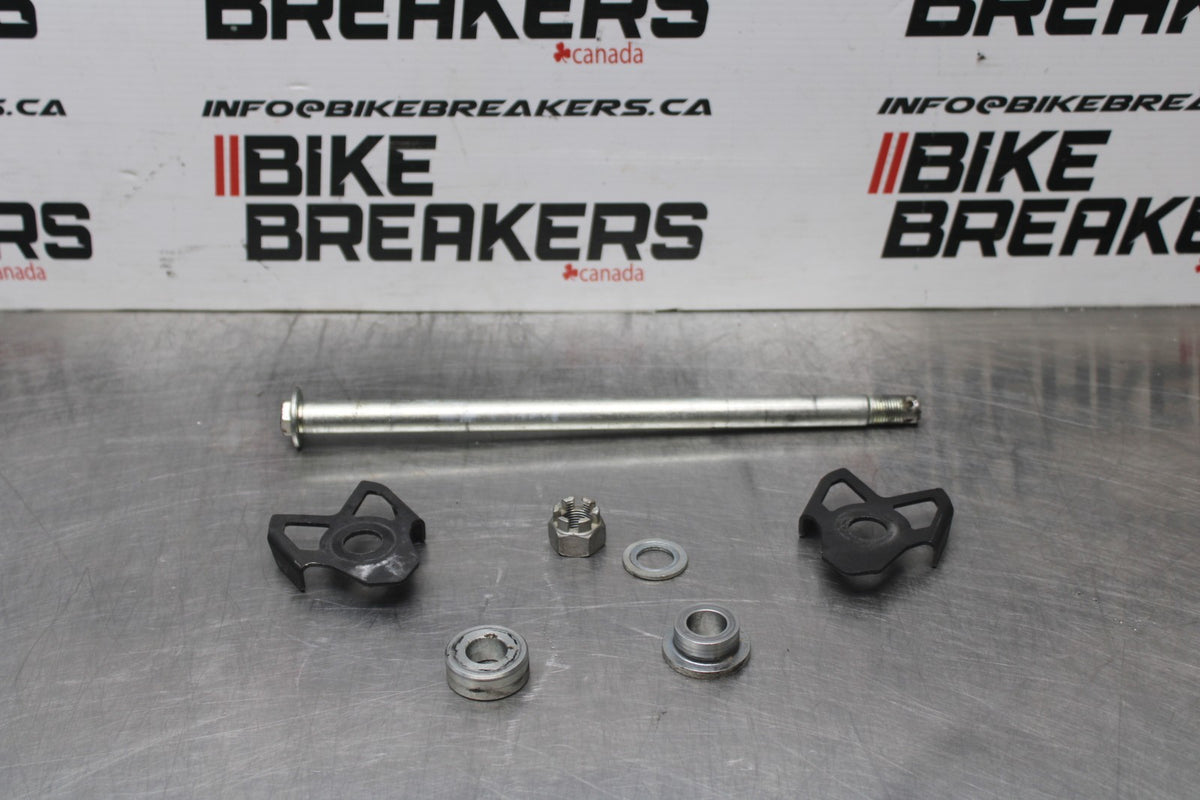 18-26 KAWASAKI Z400 REAR AXLE BACK WHEEL RIM PIVOT BOLT AXEL BB852
