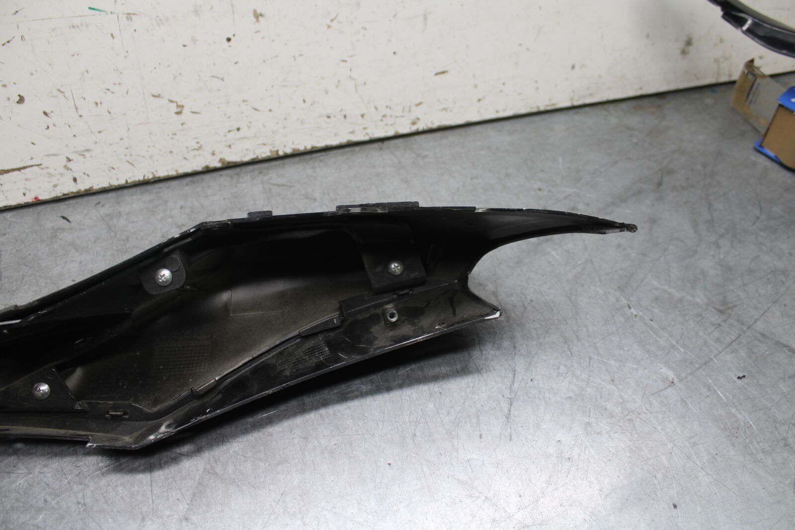 08-10 SUZUKI GSXR 600  RIGHT REAR BACK TAIL FAIRING COWL SHROUD BB101