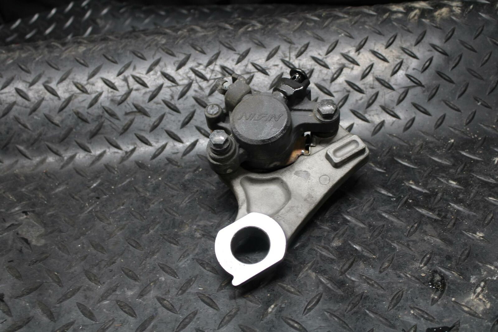 09-14 YAMAHA YZF R1 REAR BACK BRAKE CALIPER W MOUNT BRACKET BB192