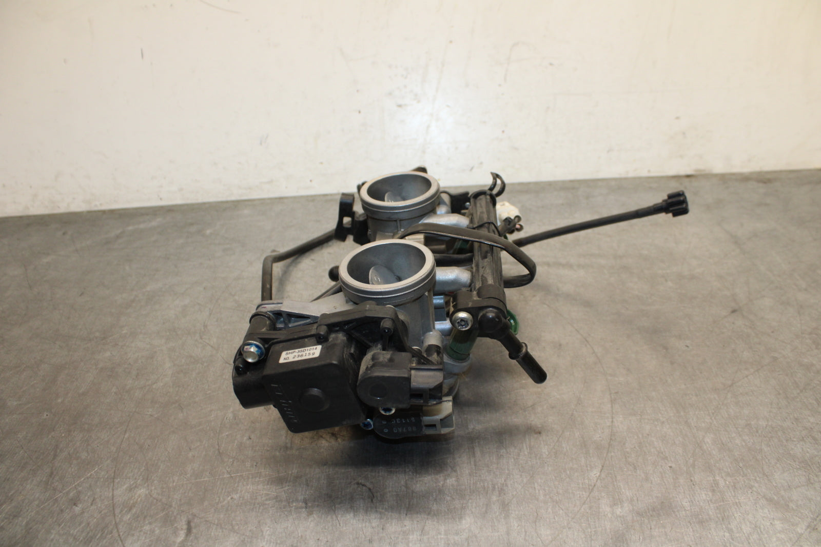 12-17 KAWASAKI NINJA 650 MAIN FUEL INJECTORS / THROTTLE BODIES BB129