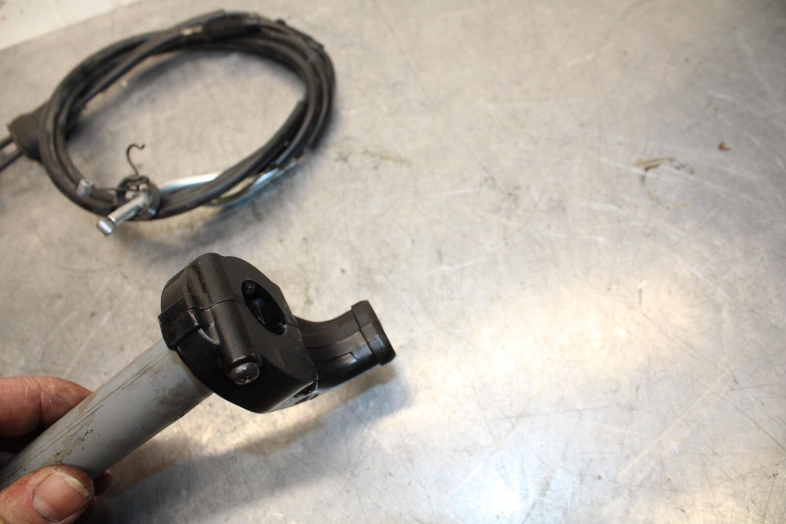 08-09 KAWASAKI NINJA ZX14R THROTTLE CABLE LINE HOUSING GUIDE BB73