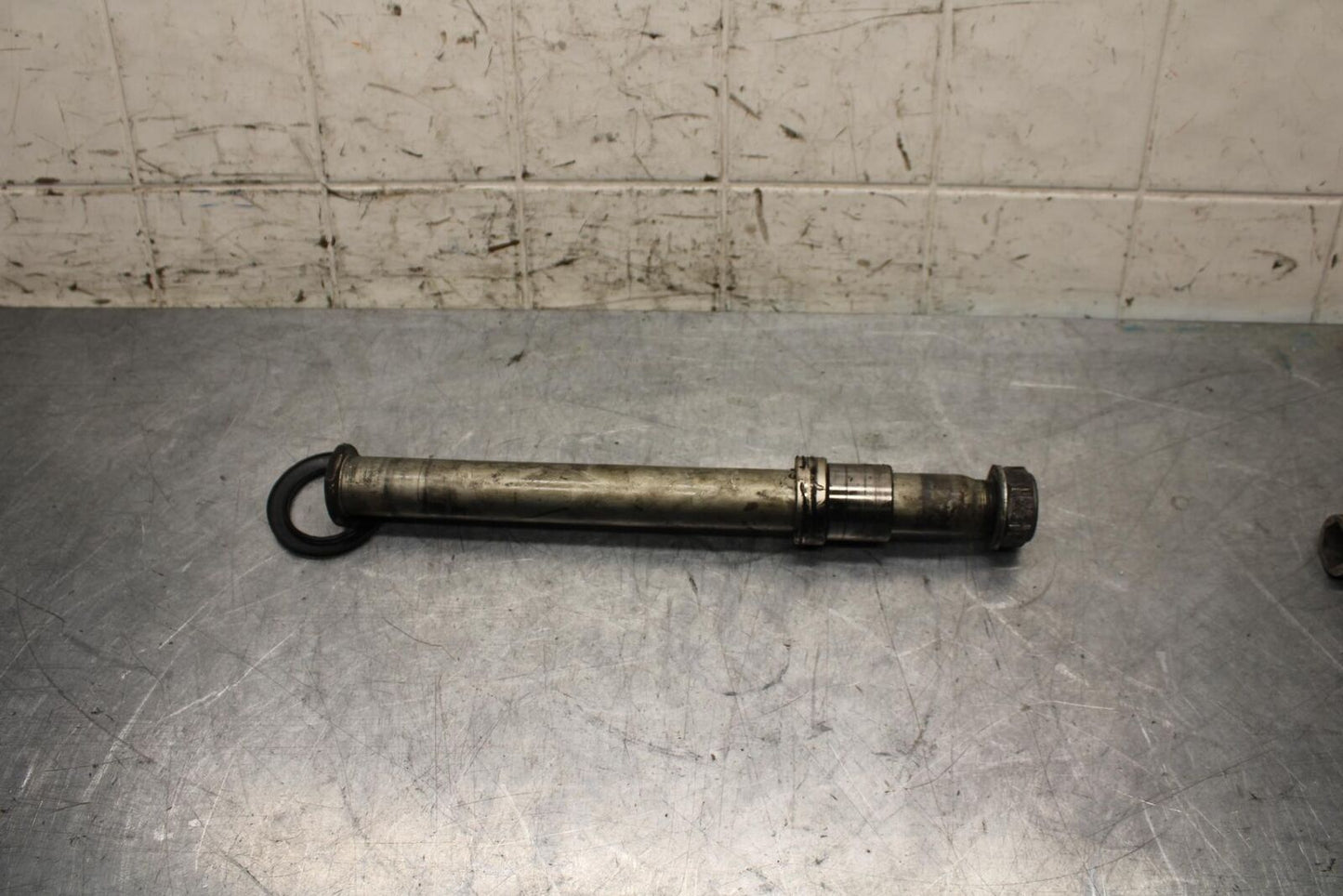 2006 Yamaha YZF R6 REAR AXLE BACK WHEEL RIM BOLT AXEL 2C0-25381-00-00 BB560
