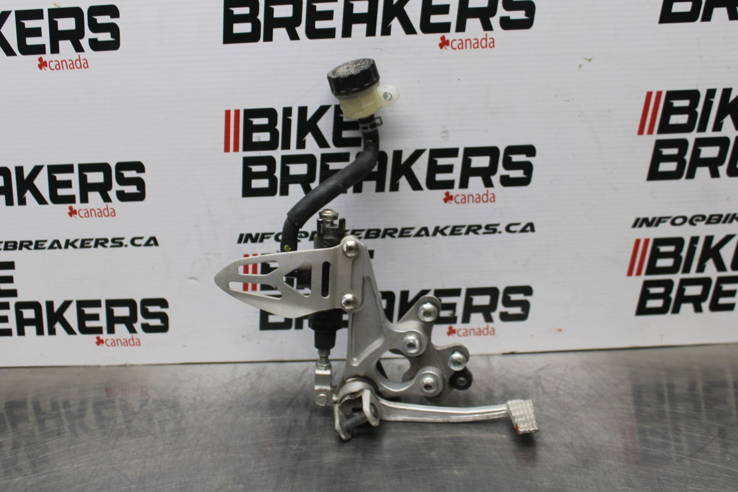 07 SUZUKI GSXR1000 RIGHT REARSET REAR SET DRIVER FOOT PEG REST STOP BB770